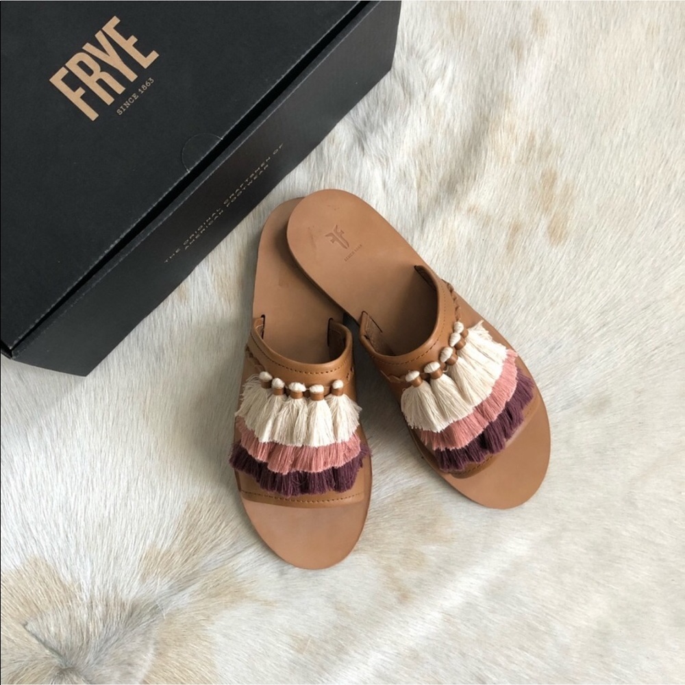 NIB Frye Riley Tassel Slide in Tan - Picture 2 of 7